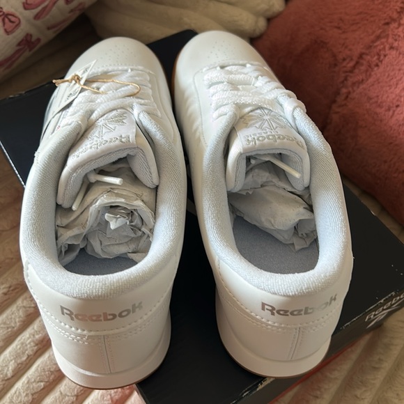 Reebok White Leather Sneakers NWT - Picture 6 of 7